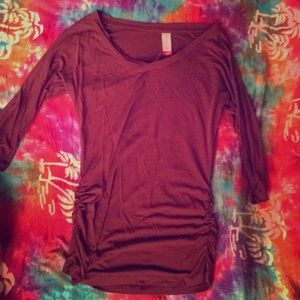 Maroon medium sleeve V neck shirt